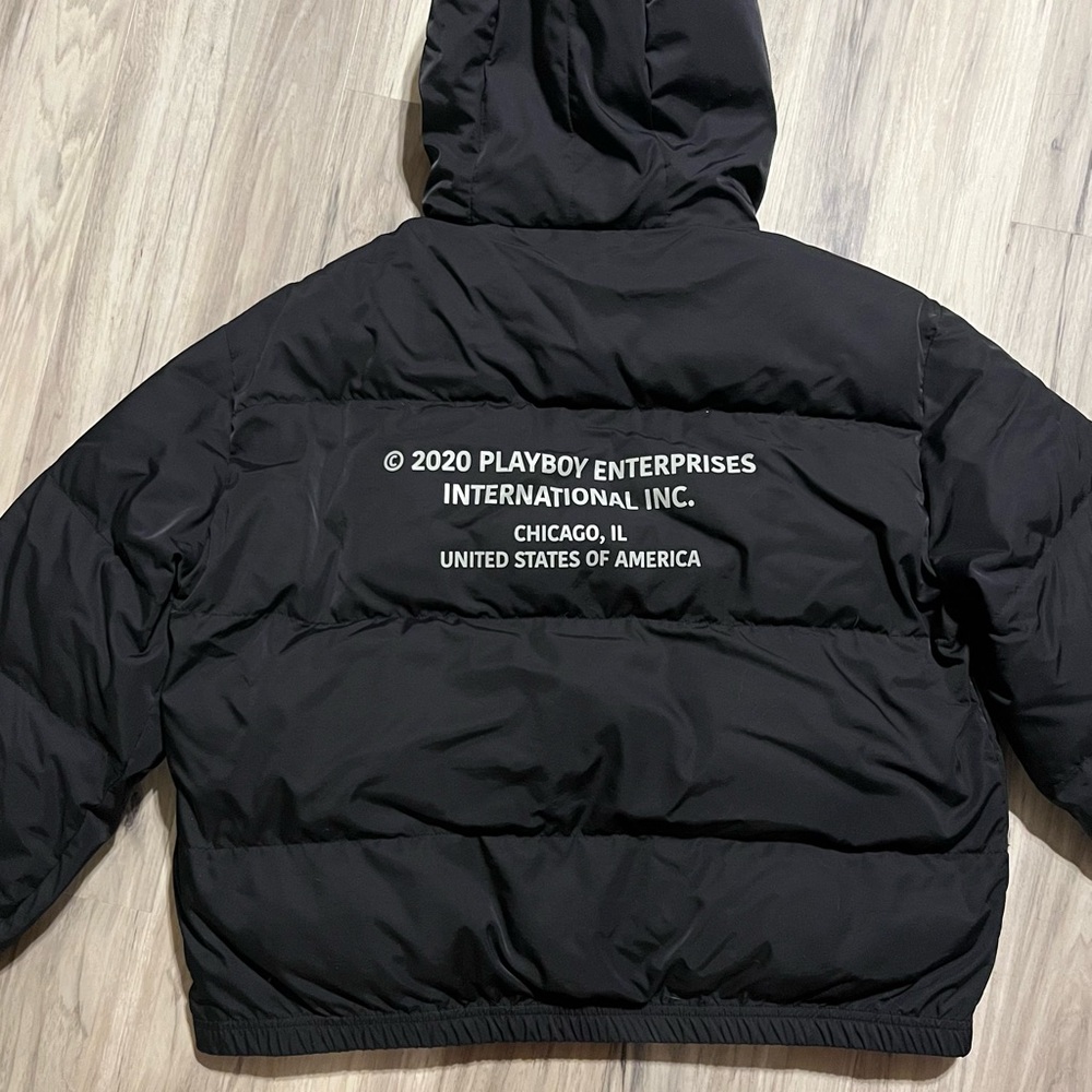 Playboy by Pacsun 2020 Enterprises Black Puffer Jacket - Picture 5 of 8
